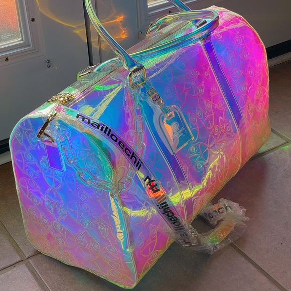 mailloechii®️ Handbags - mailloechii®️ Holographic Iridescent Duffel Bag. Rare color-changing